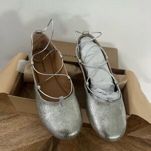 Lucky Brand Metallic Silver Flats youth girl Eviee size 4